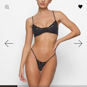 NWOT SKIMS Fits Everybody Lace Scoop Bralette - Black - Size Small